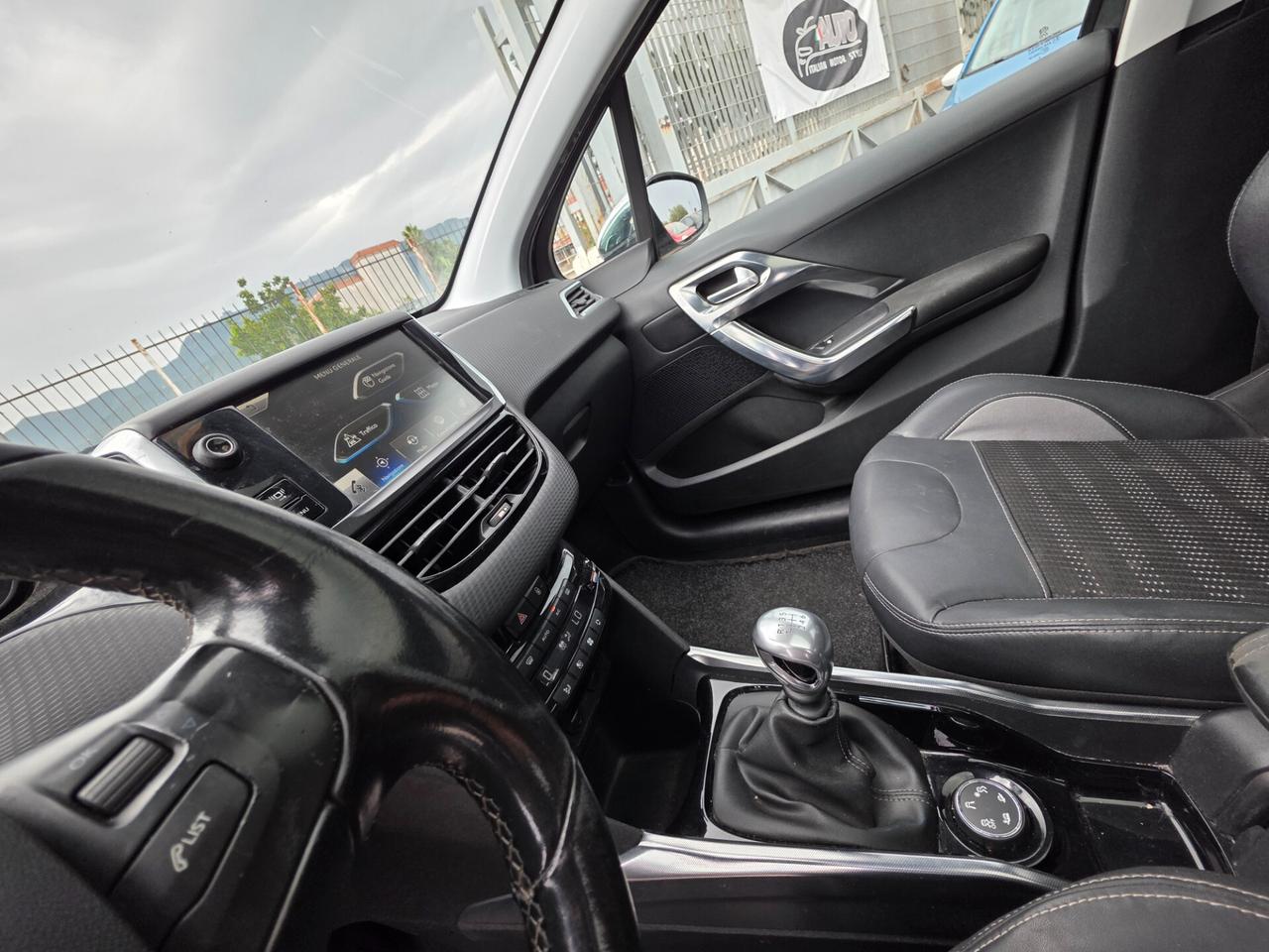 Peugeot 2008 1.6 e-HDi 115 CV Stop&Start Féline