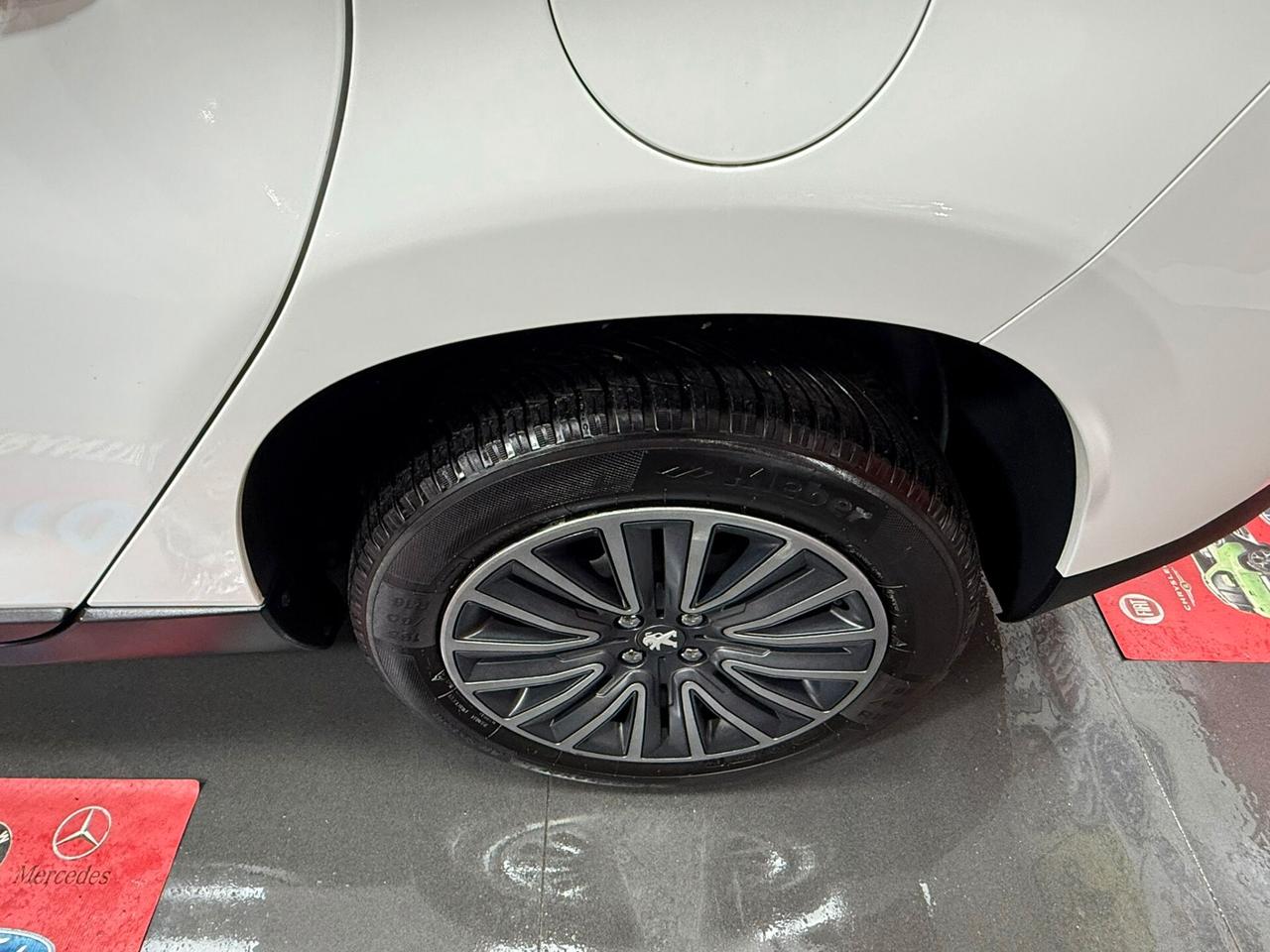Peugeot 2008 1.2 82cv PureTech Allure - 2016