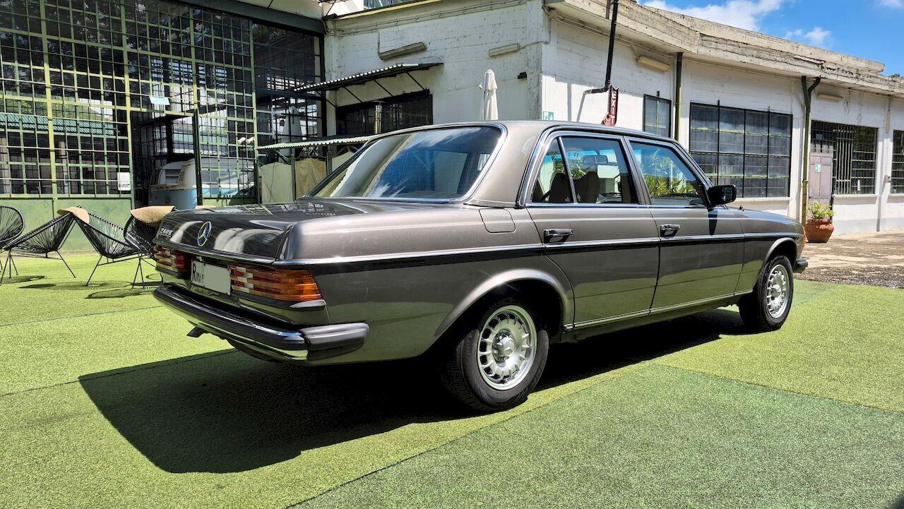 Mercedes-Benz 240 D Berlina W123 - 1980