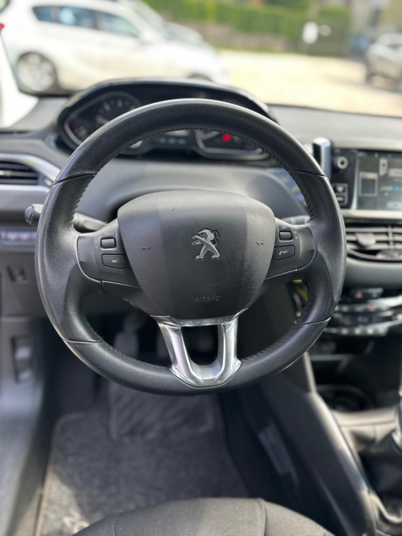 Peugeot 208 1.4 HDi 68 CV 5P ALLURE NEOPAT KMCERT