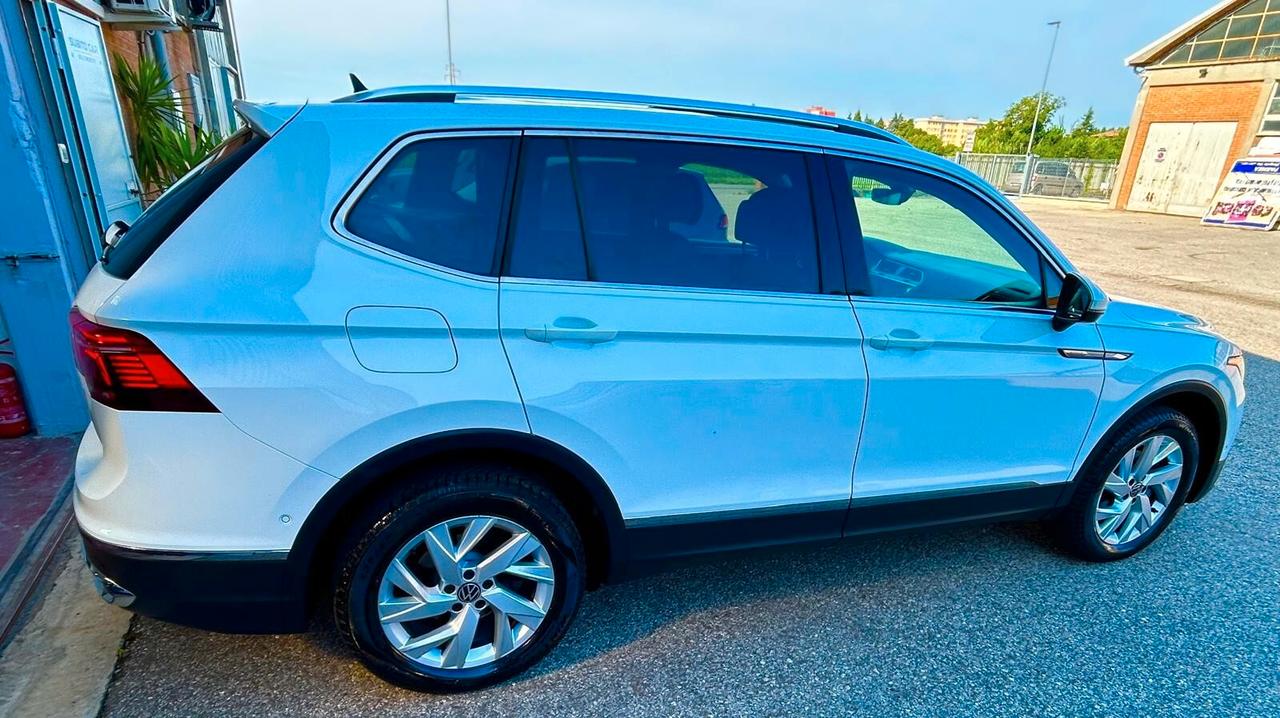 Volkswagen Tiguan Allspace Tiguan Allspace 2.0 TDI SCR DSG Elegance TETTO APRIBILE
