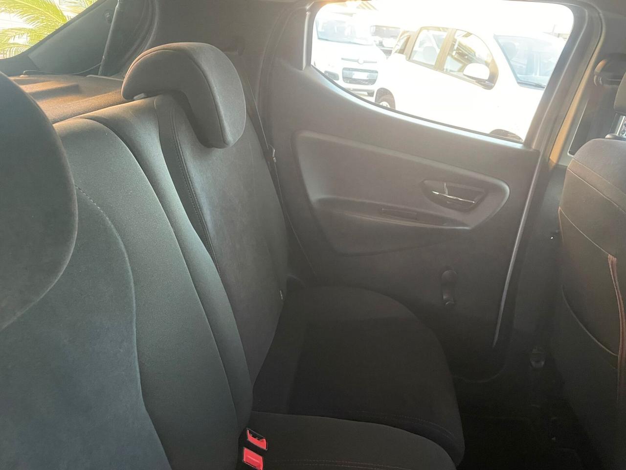 Lancia Ypsilon 0.9 TwinAir 85 CV 5 porte S&S Platinum