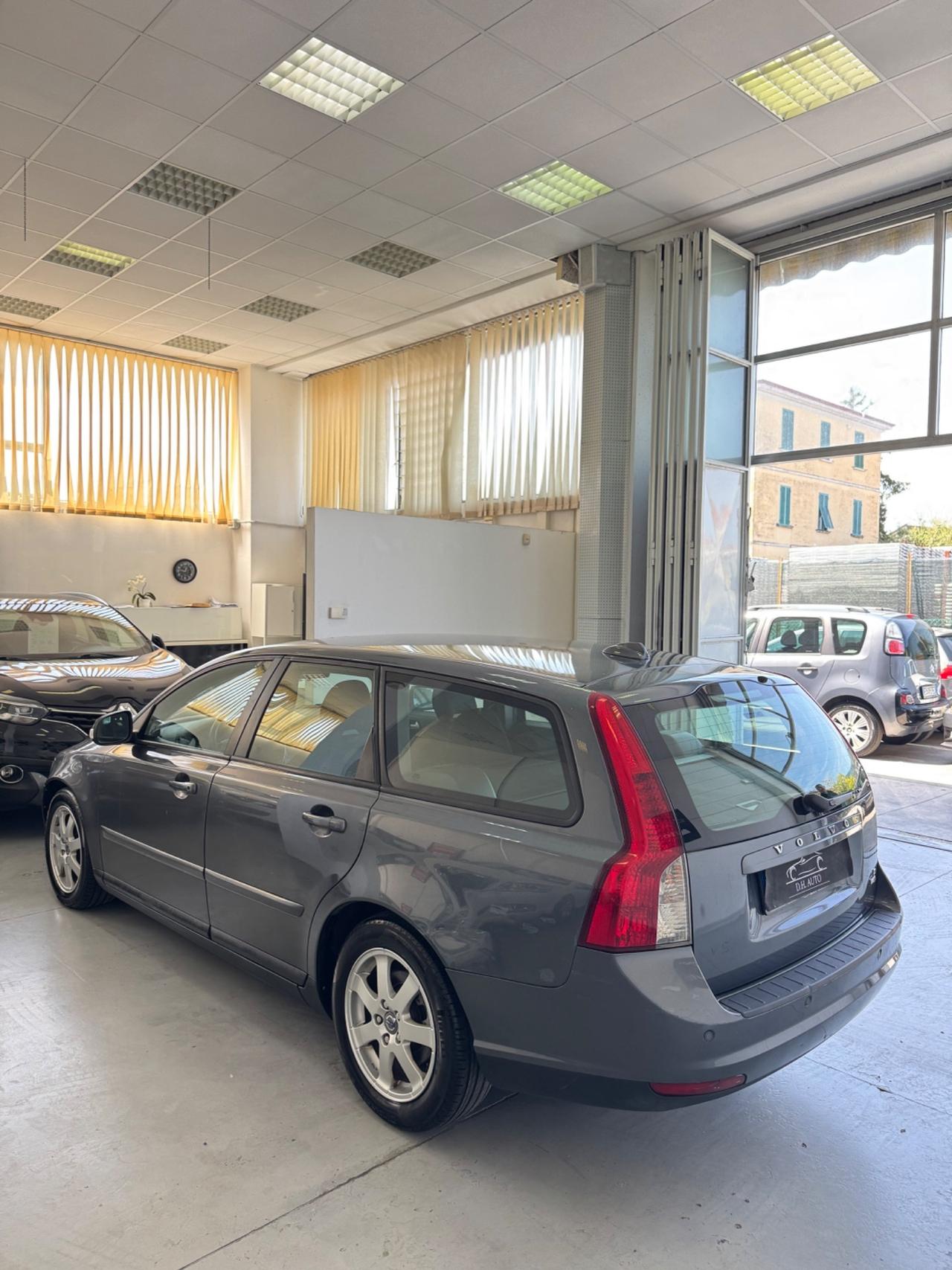 Volvo V50 D2 R-design