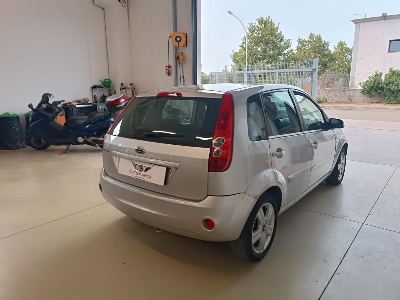 Ford Fiesta 1.2 16V 5p. Ghia
