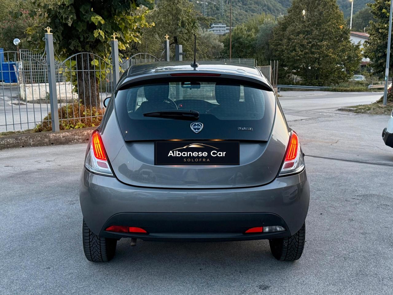 Lancia Ypsilon 1.0 FireFly S&S Hybrid Silver