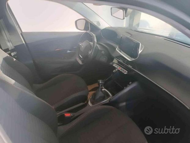 PEUGEOT 2008 1.2 101cv Active