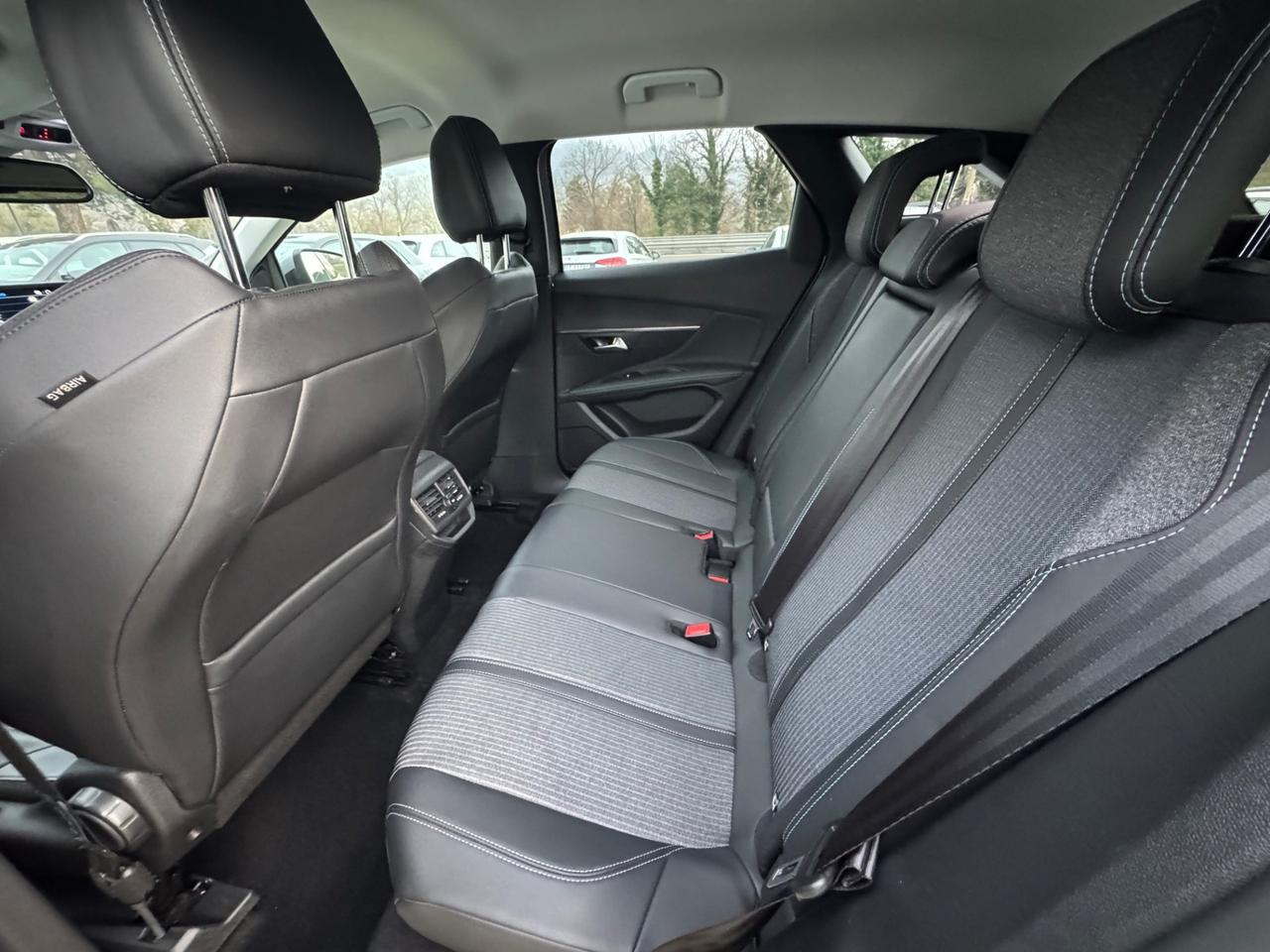 Peugeot 3008 BlueHDi 130 S&S EAT8 Allure