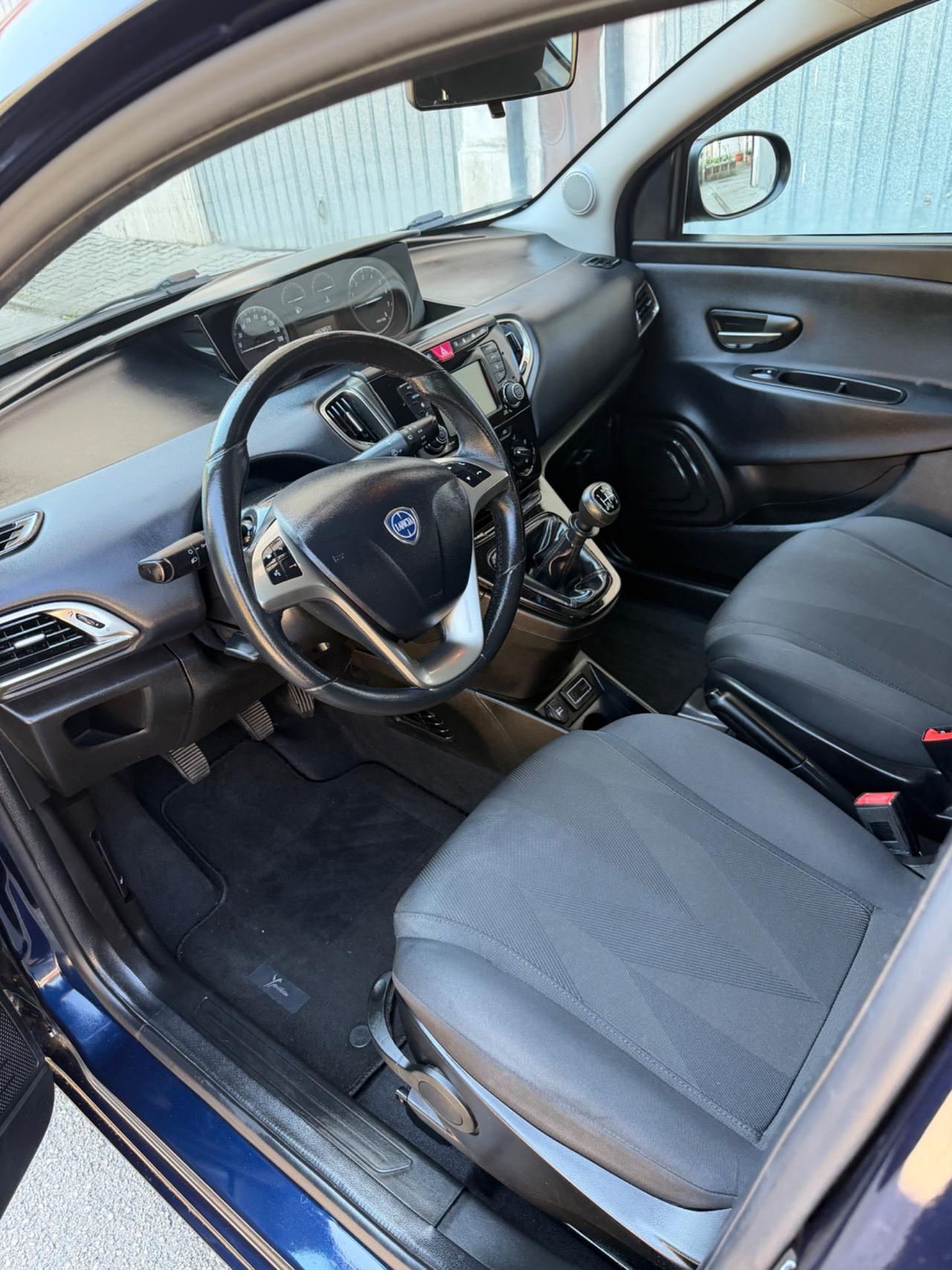 Lancia Ypsilon 1.2 69 CV 5 porte GPL Ecochic Elefantino Blu