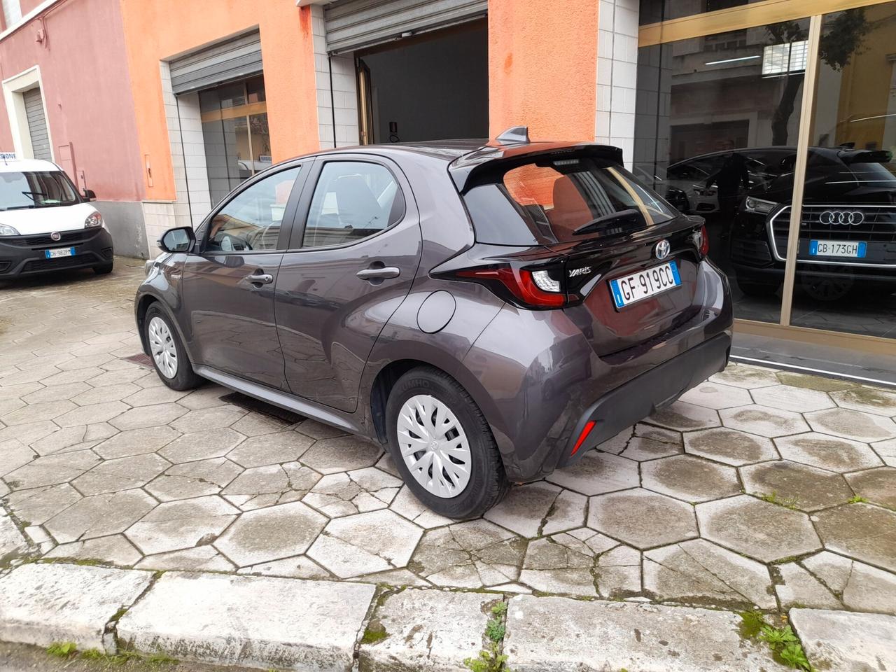 TOYOTA YARIS 1.5 HYBRID 5P BUSINESS