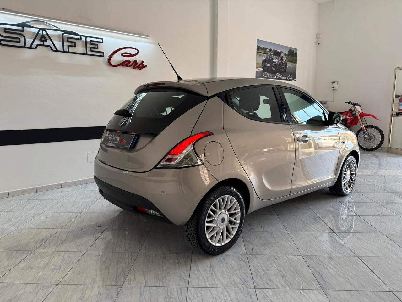 Lancia Ypsilon 0.9 TwinAir 85 CV 5 porte S&S Silver