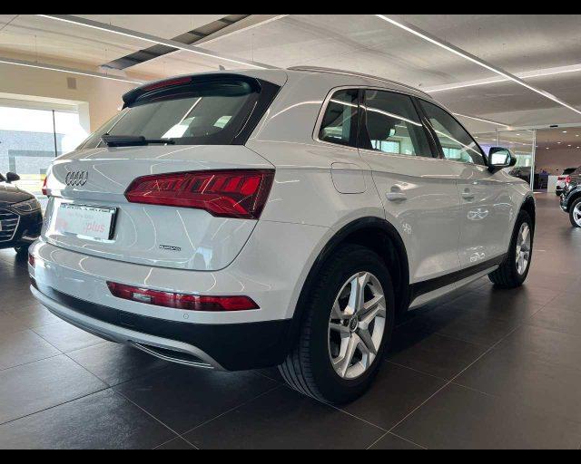 AUDI Q5 35 TDI quattro S tronic Business Design