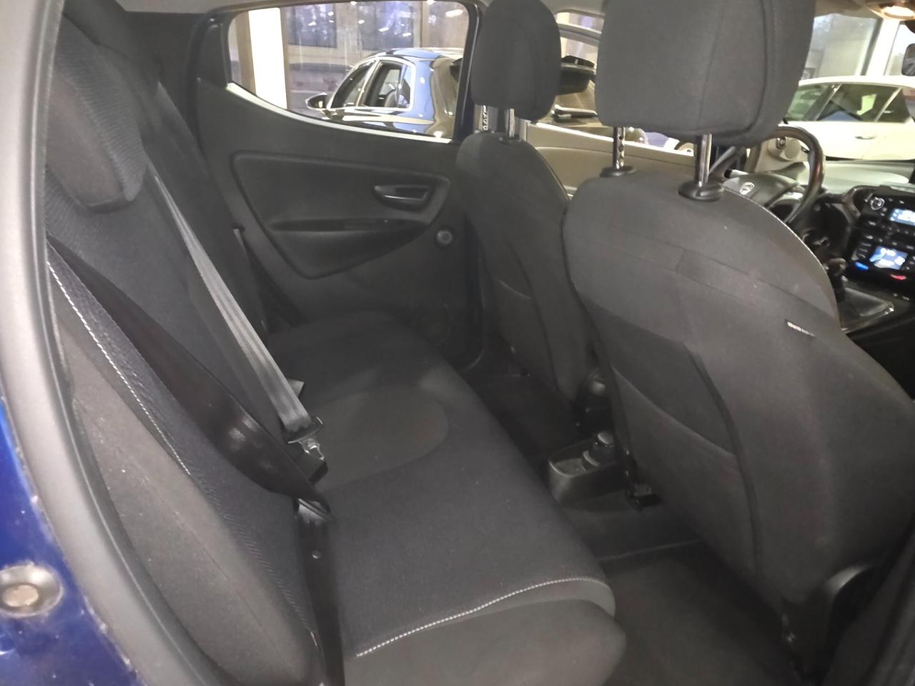 Lancia Ypsilon 1.2 69 CV 5 porte S Momodesign