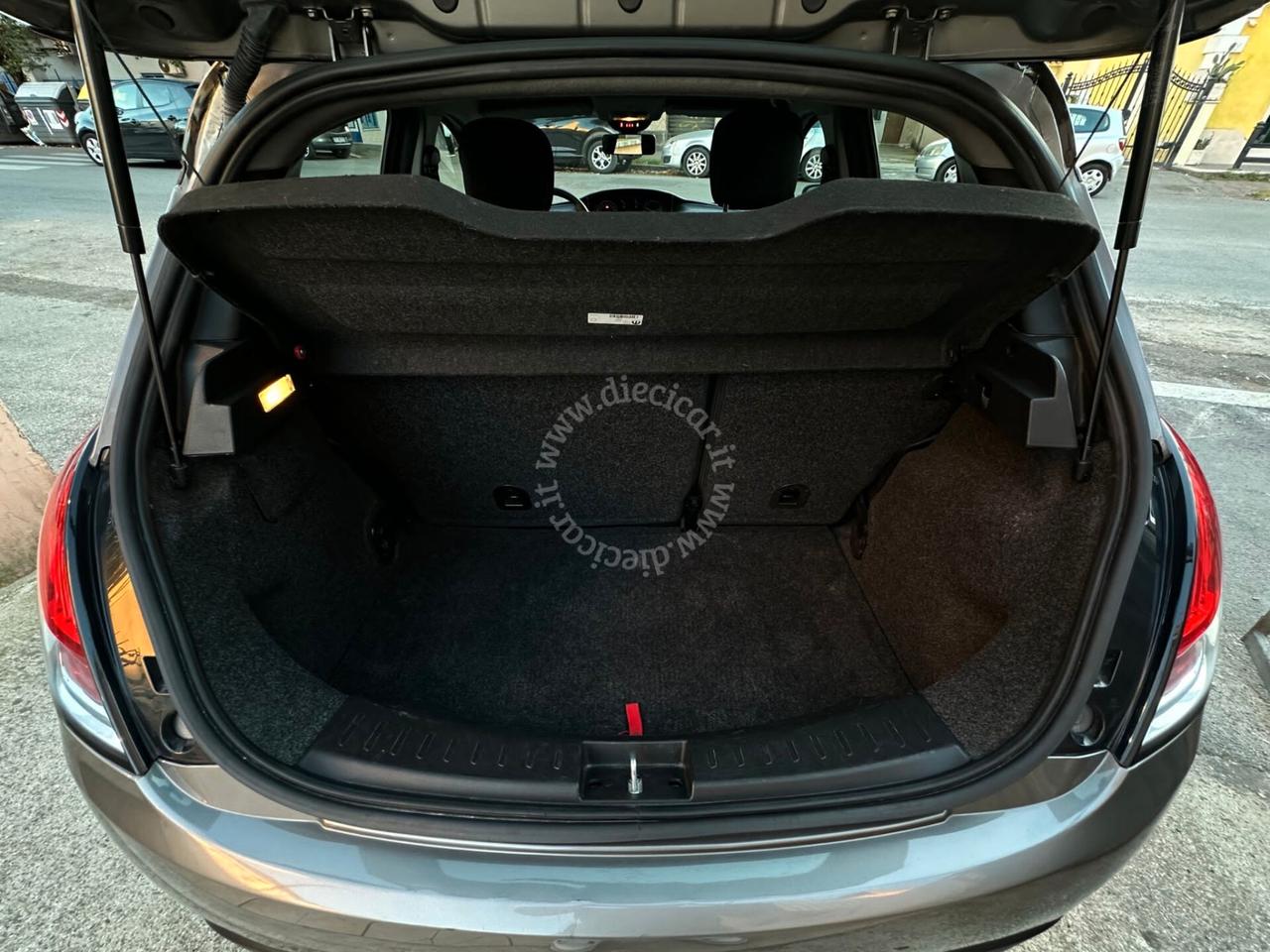 Lancia Ypsilon 1.0 FireFly 5 porte S&S Hybrid Ecochic Gold
