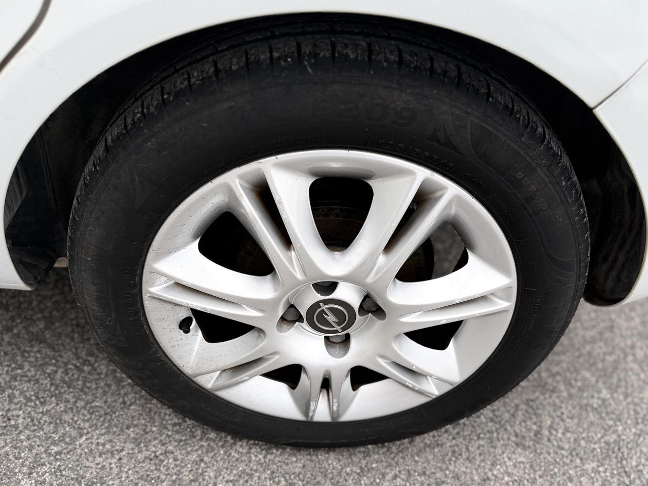 Opel Corsa 1.2 Benzina 85 CV E5 - 2012