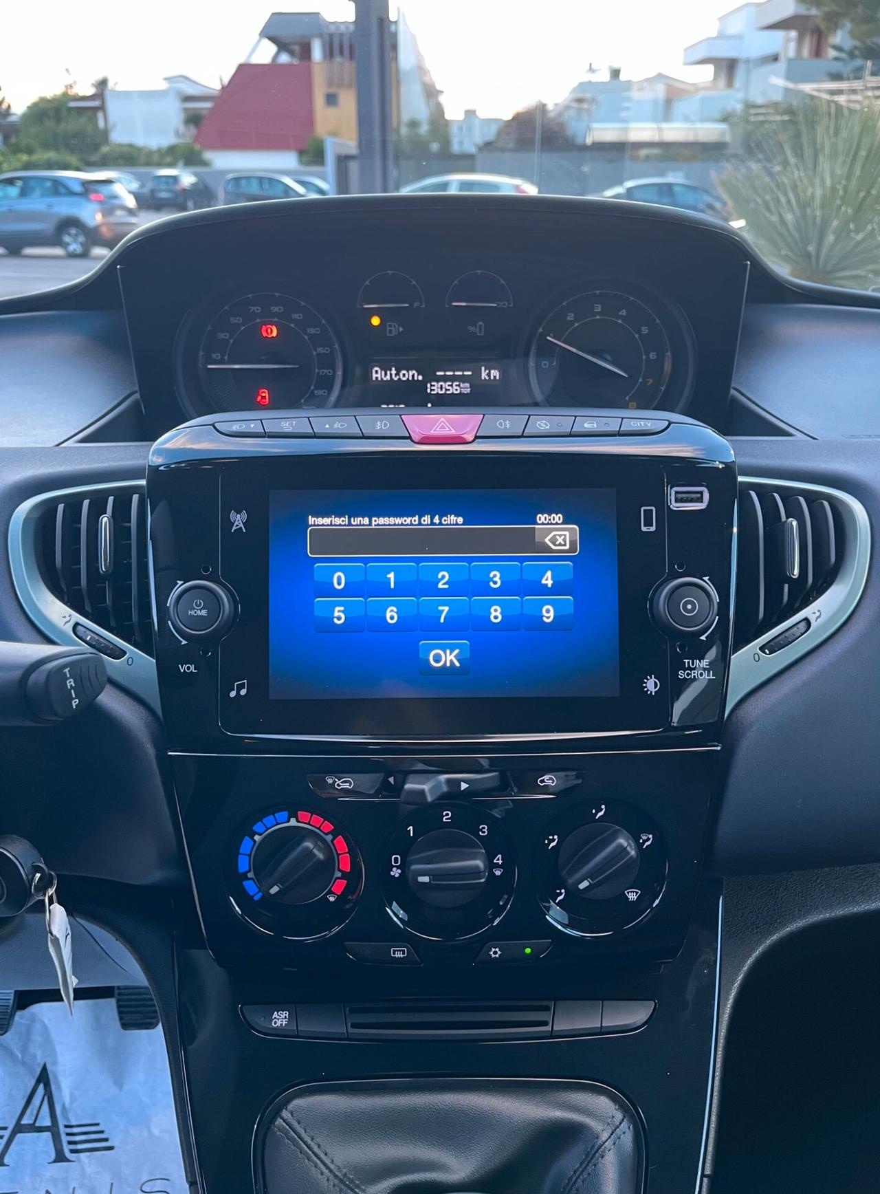 Lancia Ypsilon 1.0 FireFly 5 porte S&S Hybrid Gold