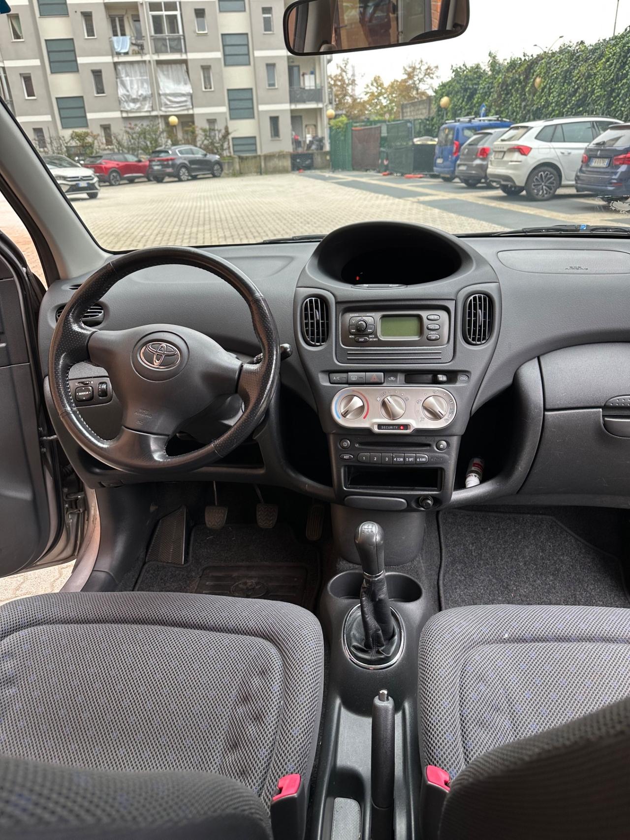 Toyota Yaris Verso 1.3i 16V cat Sol '03