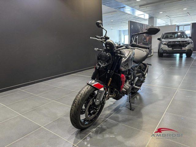 TRIUMPH Trident 660