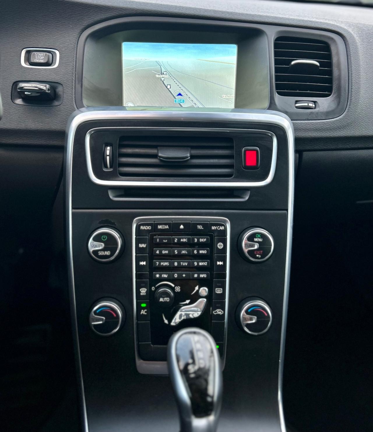 Volvo V60 Geartronic R-Design Momentum