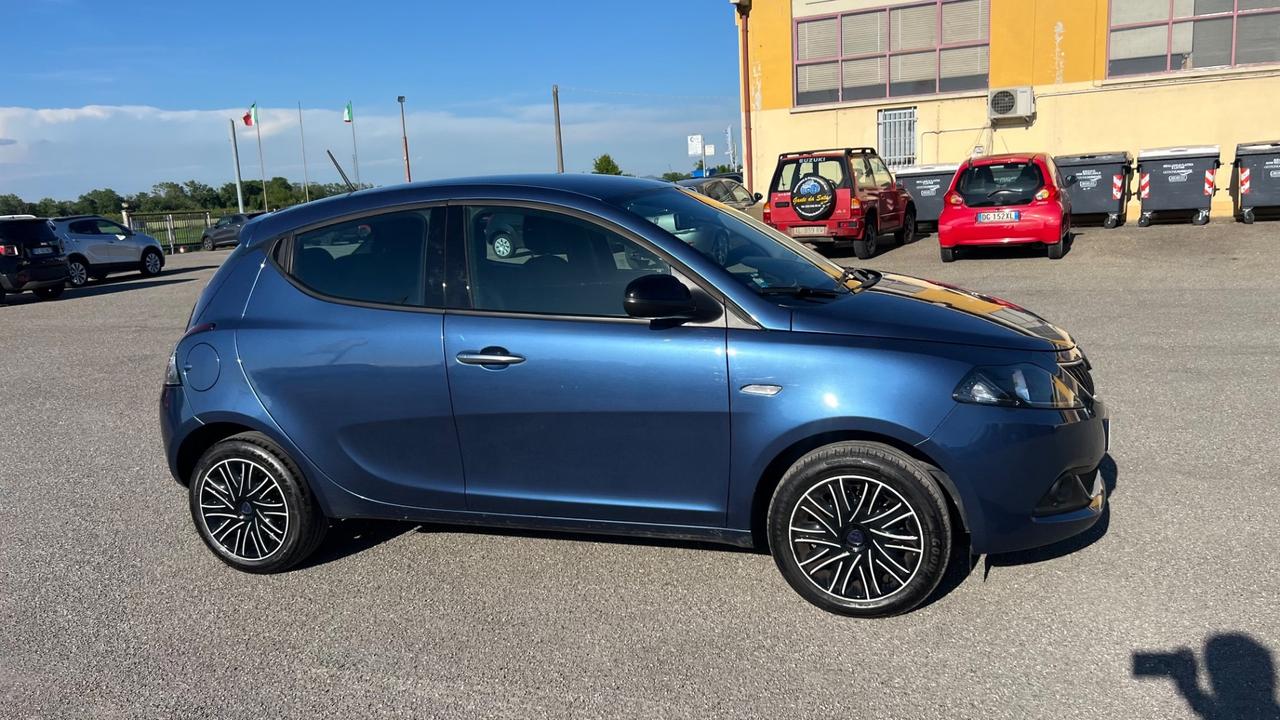 Lancia Ypsilon 1.0 FireFly 5 porte S&S Hybrid Alberta Ferretti