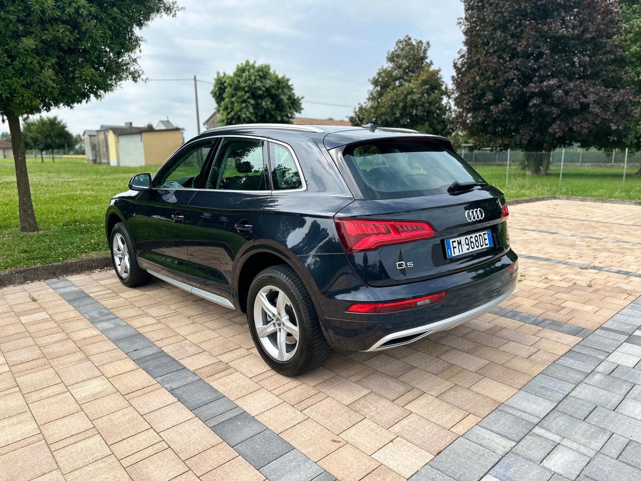 Audi Q5 2.0 TDI quattro S tronic Business