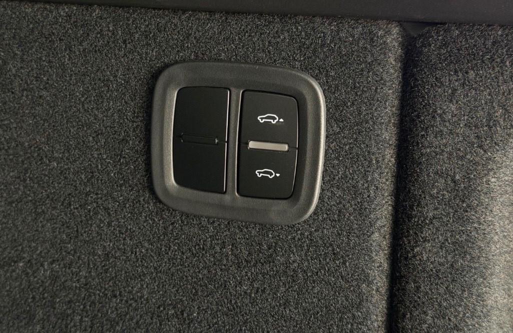 Porsche Macan EV Turbo