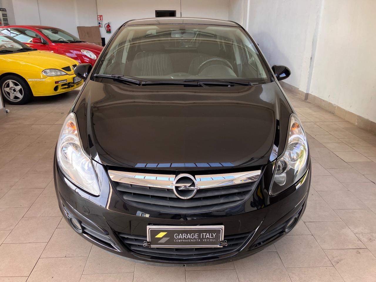 Opel Corsa 1.2 5 porte Cosmo NEOPATENTATI