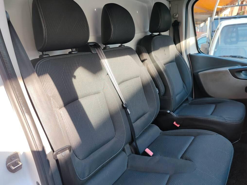 RENAULT TRAFIC 3 POSTI