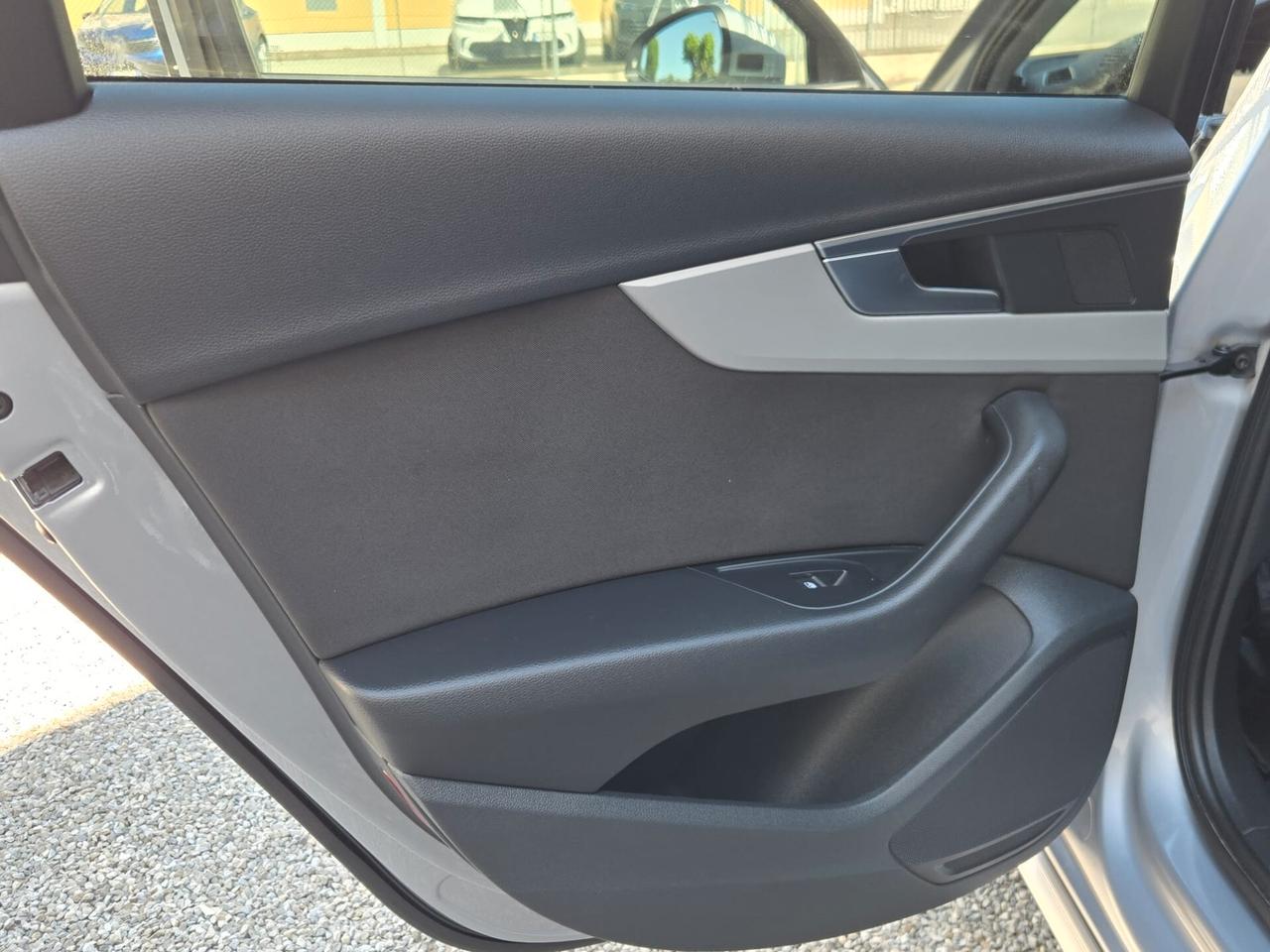 Audi A4 AVANT 2.0 TDI BUSINESS CON + ACCESSORI