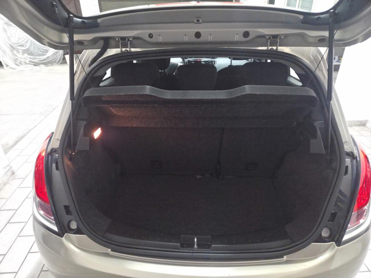 Lancia Ypsilon 0.9 TwinAir 85 CV 5 porte S&S Silver