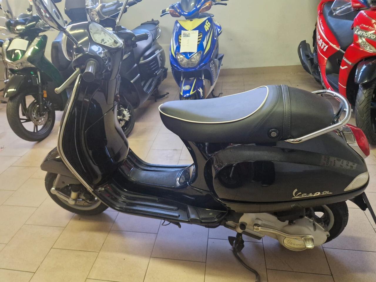 Piaggio Vespa LX 125 C.C. Nera