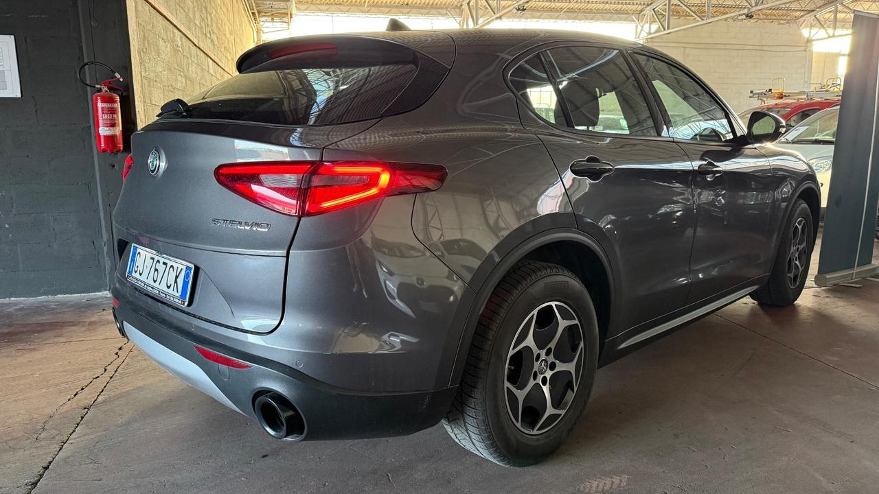 Alfa Romeo Stelvio 2.2 Turbodiesel 160 CV AT8 RWD Business