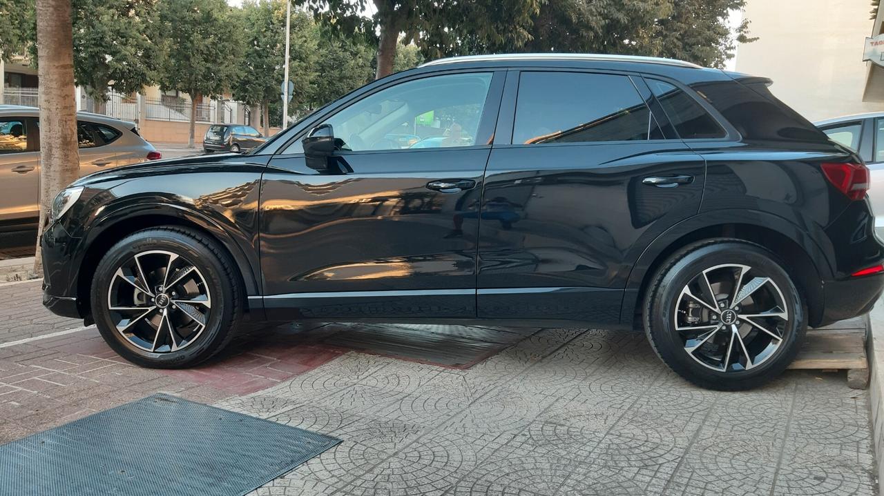 AUDI Q3 TDI S tronic S line