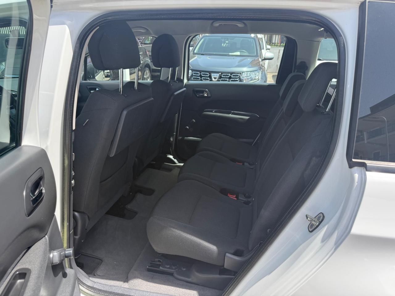 Peugeot 5008 1.6 HDi 112CV Business 5P