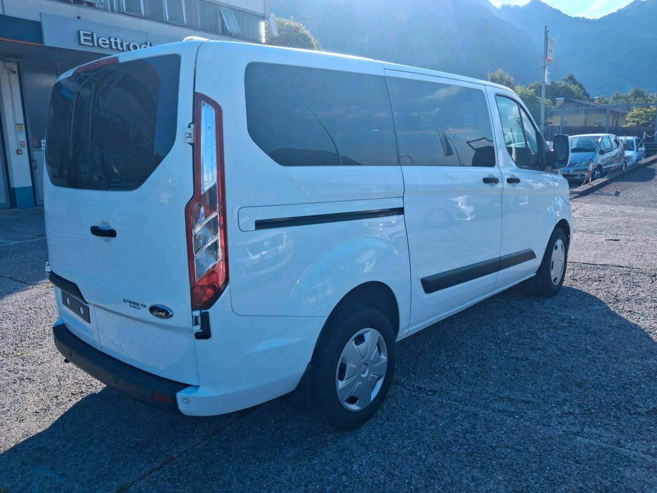 Ford Transit Custom 320 2.0 EcoBlue PC Combi Entry