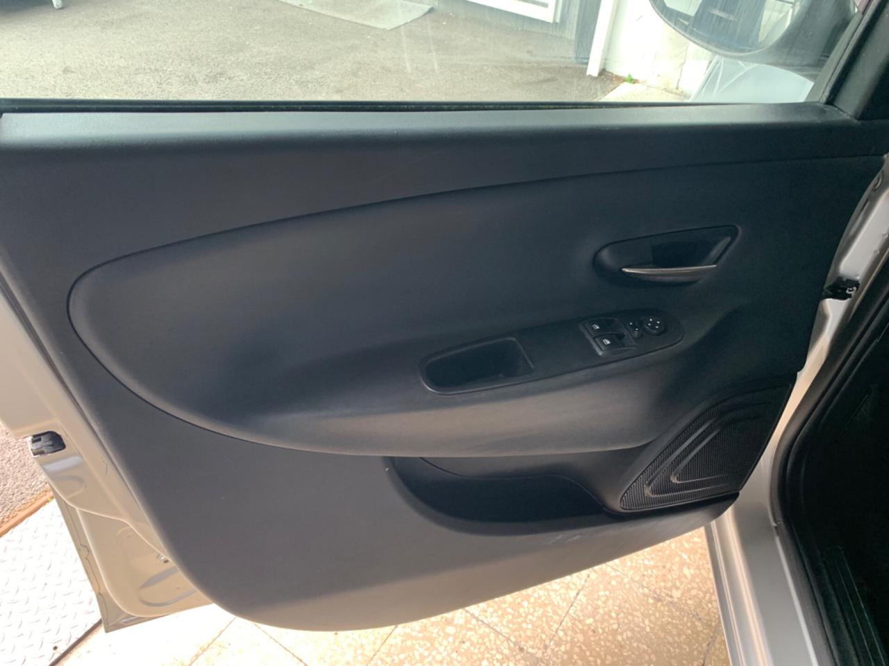 Lancia Ypsilon 1.2 69 CV 5 porte GPL Ecochic Platinum