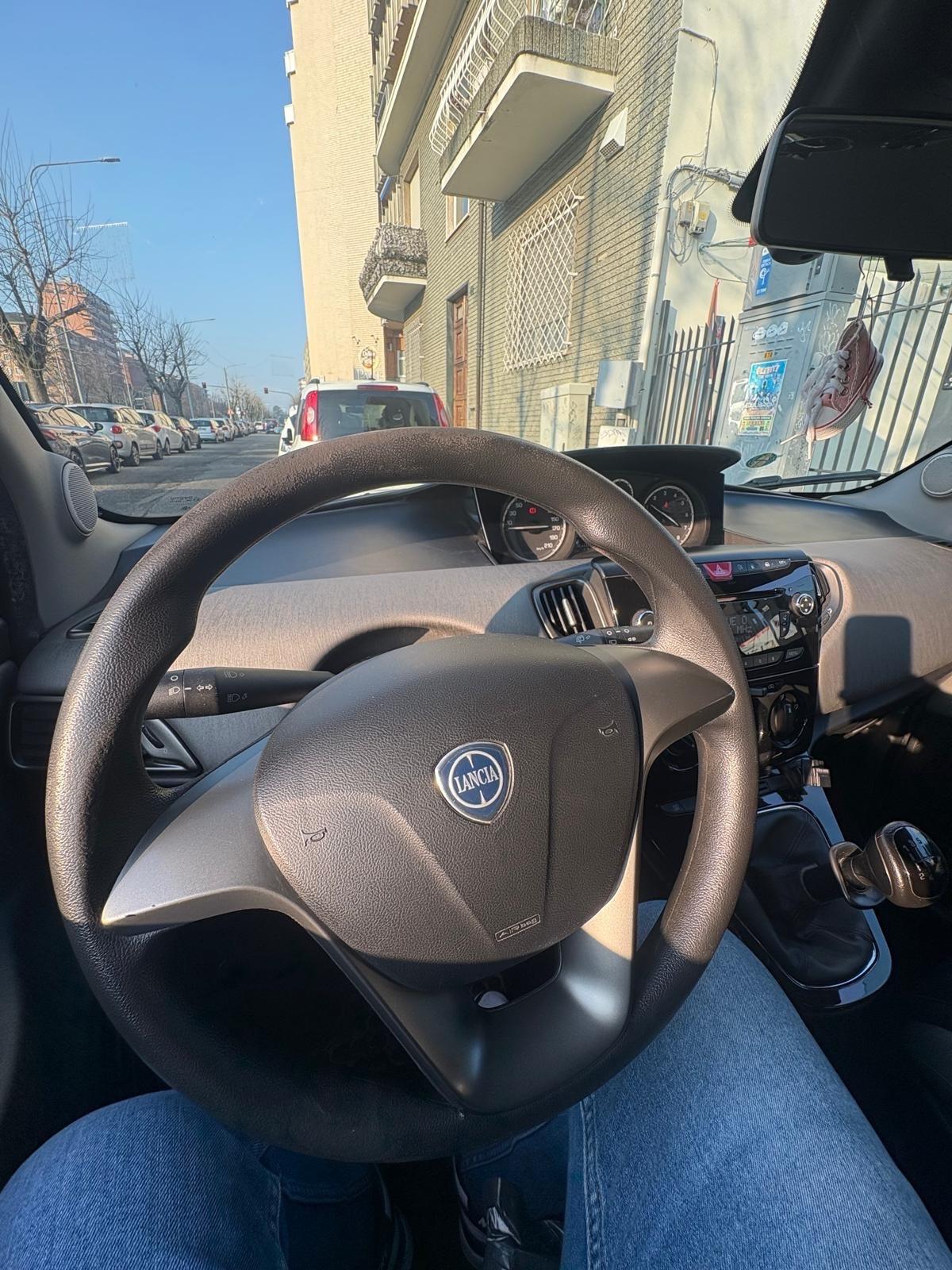 Lancia Ypsilon 0.9 TwinAir 85 CV GAS Ecochic Gold