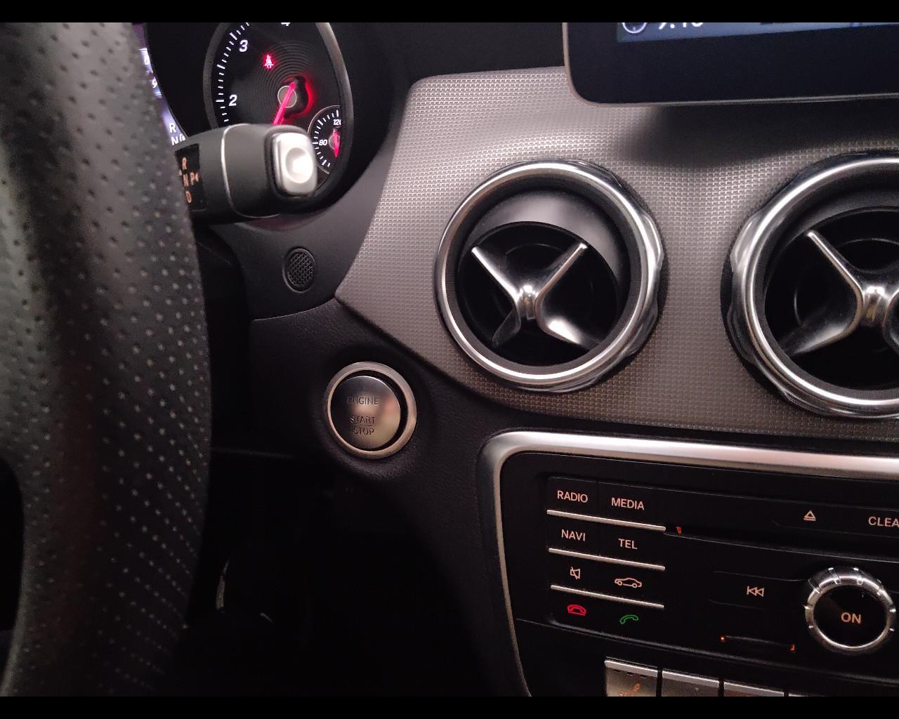 Mercedes-Benz GLA-X156 2017 - GLA 200 Sport auto
