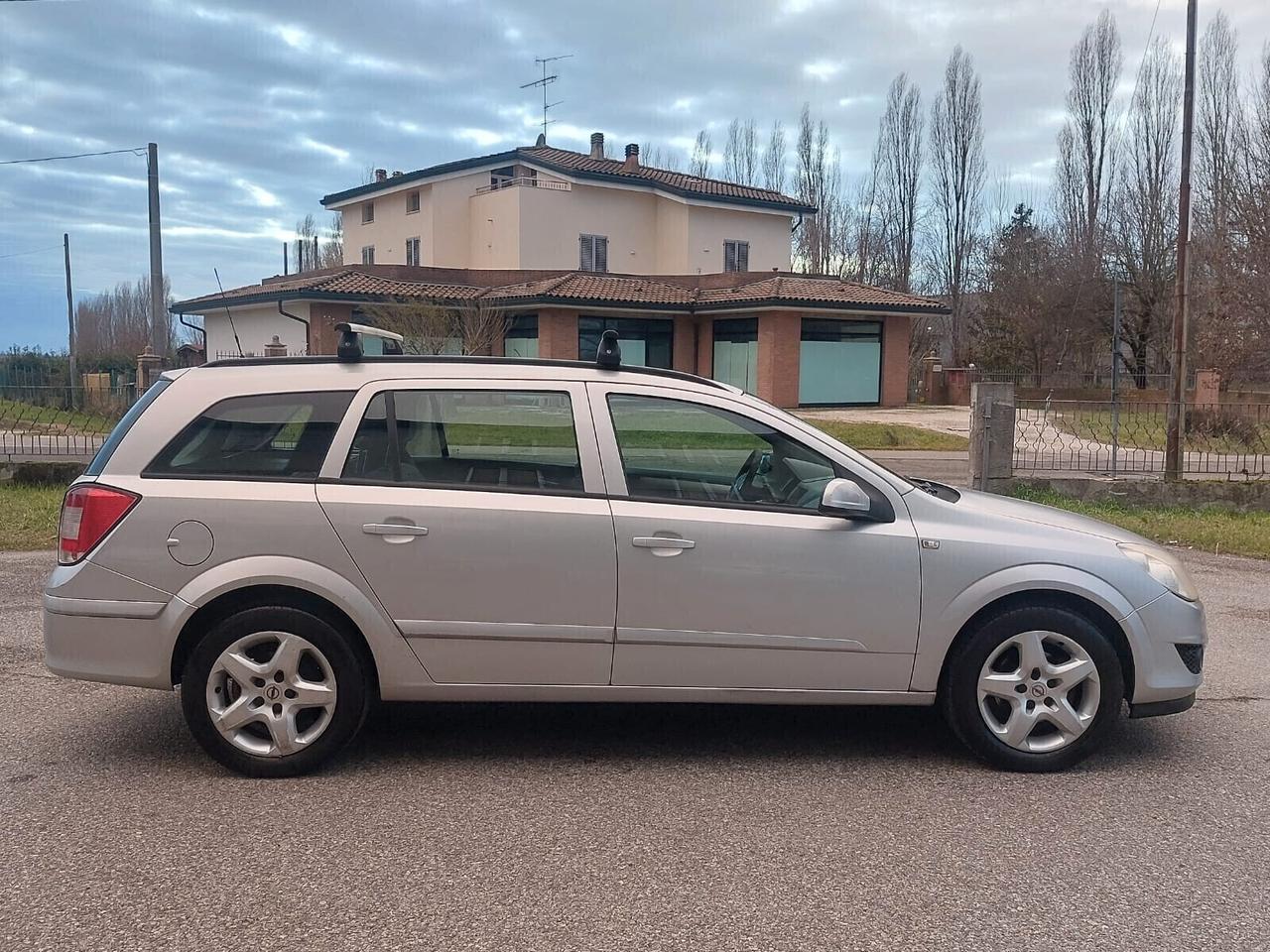 Opel Astra 1.4 16V Twinport 5 porte Enjoy