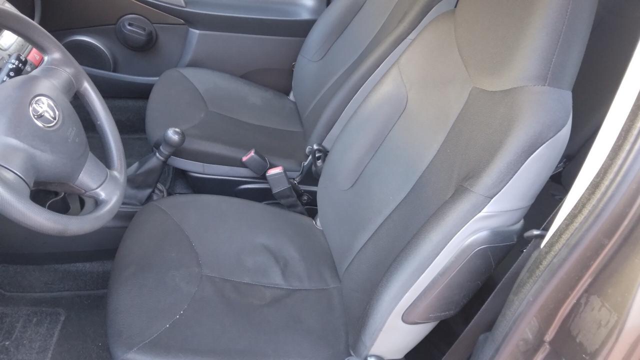 Toyota Aygo 1.0 VVT-i 69 CV 3 porte x-clusiv MMT