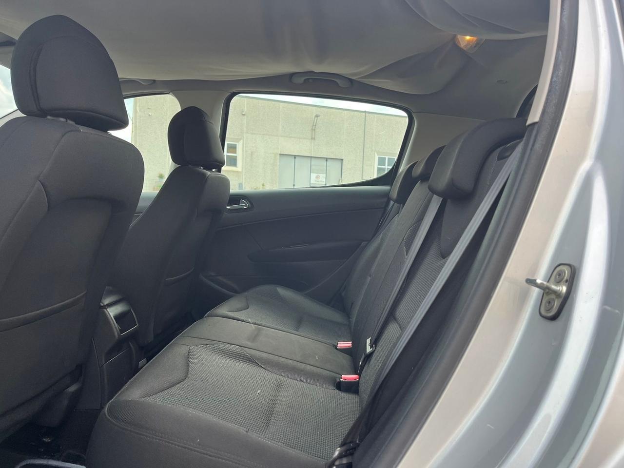 Peugeot 308 1.6 HDi 110CV 5p. Féline (6 Marce)