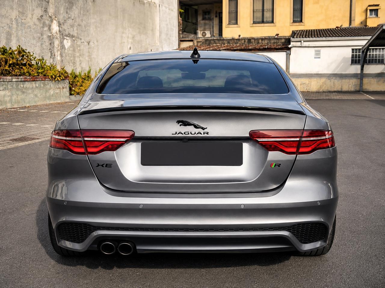 Jaguar XE 2.0 D 204 CV aut. R-Dynamic Black EDITION