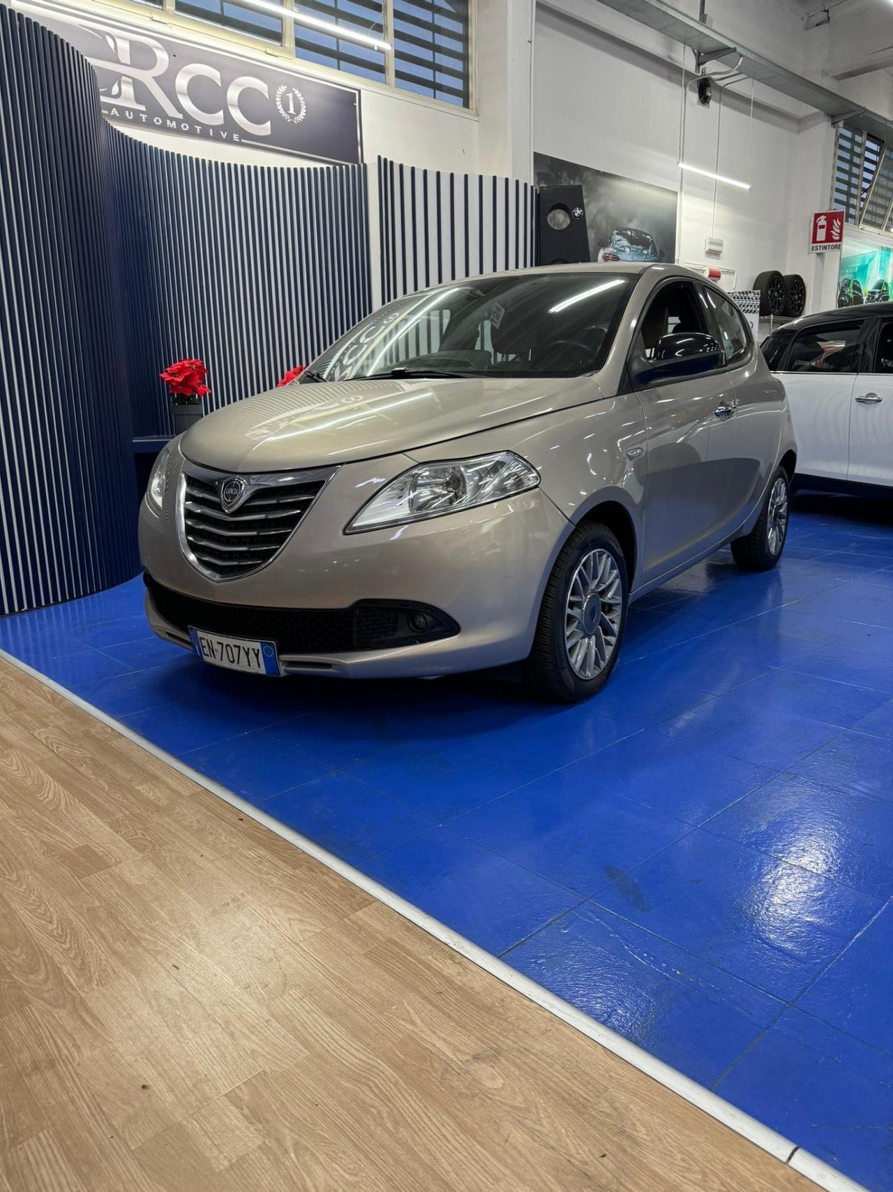 Lancia Ypsilon 1.3 MJT 75 CV Unyca