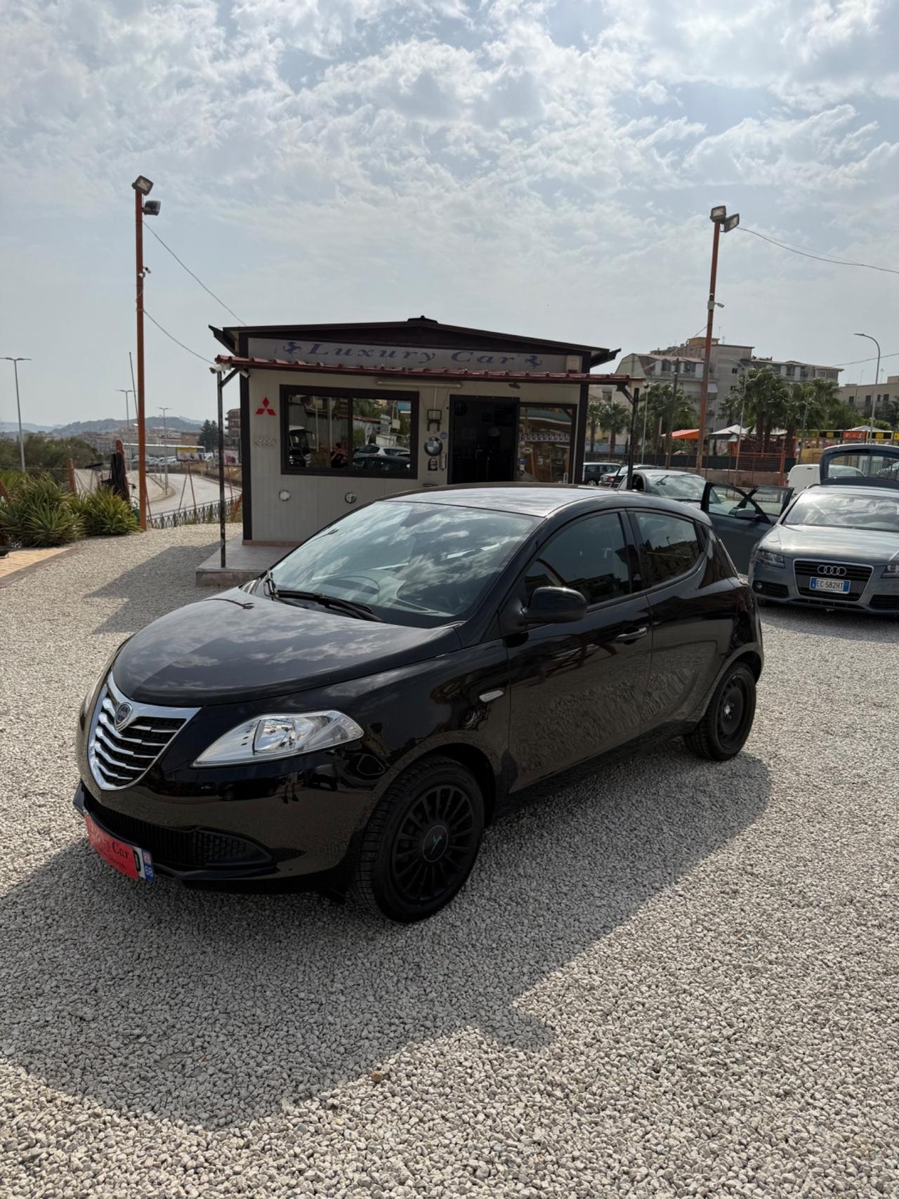 Lancia Ypsilon 1.2 69 CV 5 porte S&S Silver