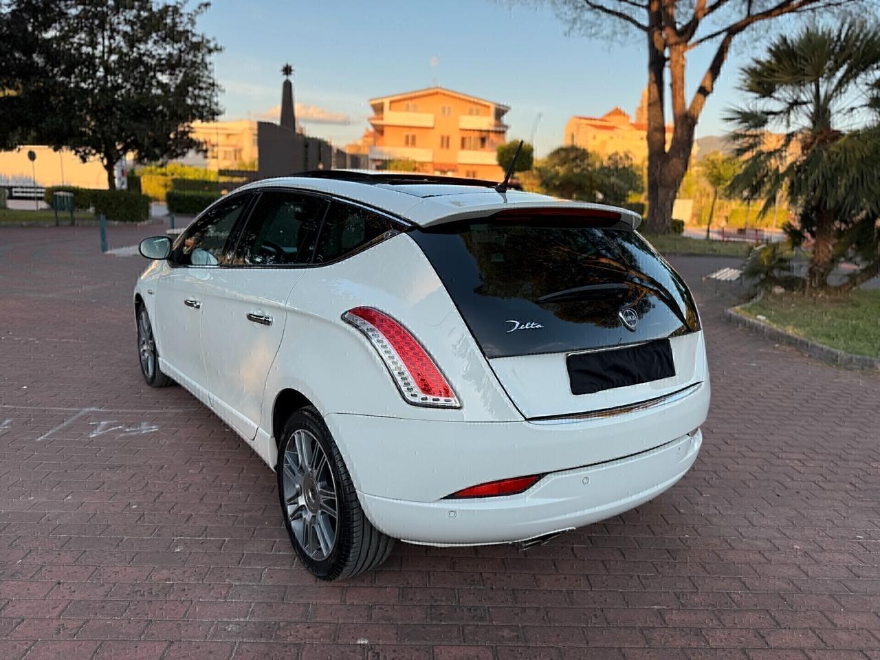 Lancia Delta 1.4 T-Jet 120 CV Gold Ecochic GPL,tetto apribile,pelle,cerchi 17,cruise control,comandi al volante,blu&me,sensori di parcheggio,full