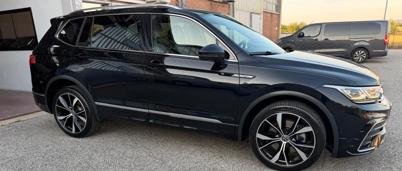 Volkswagen Tiguan Allspace 2.0 TDI SCR DSG 4MOTION R-Line 7 posti Gancio traino