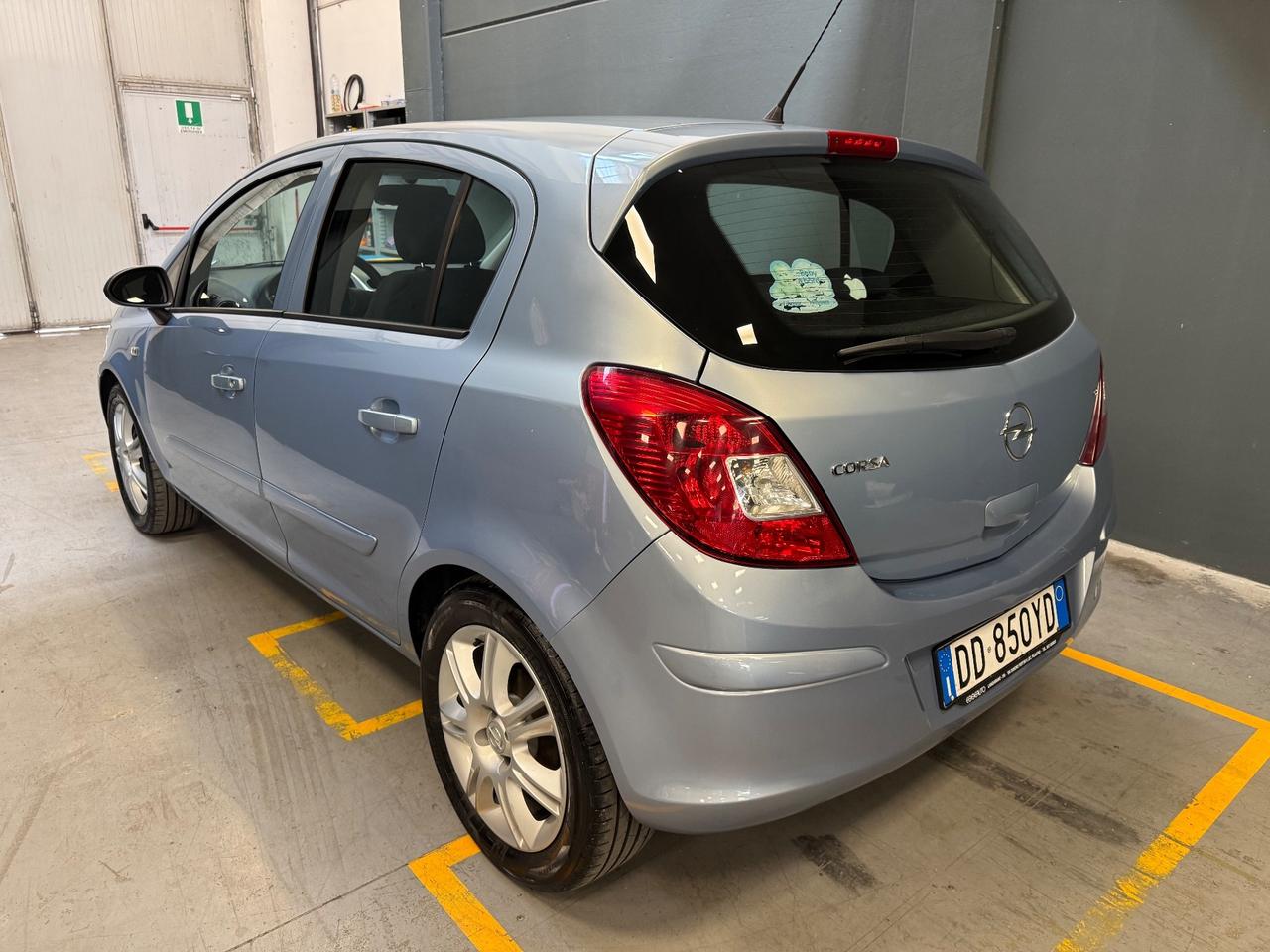 Opel Corsa 1.2 5 porte Cosmo