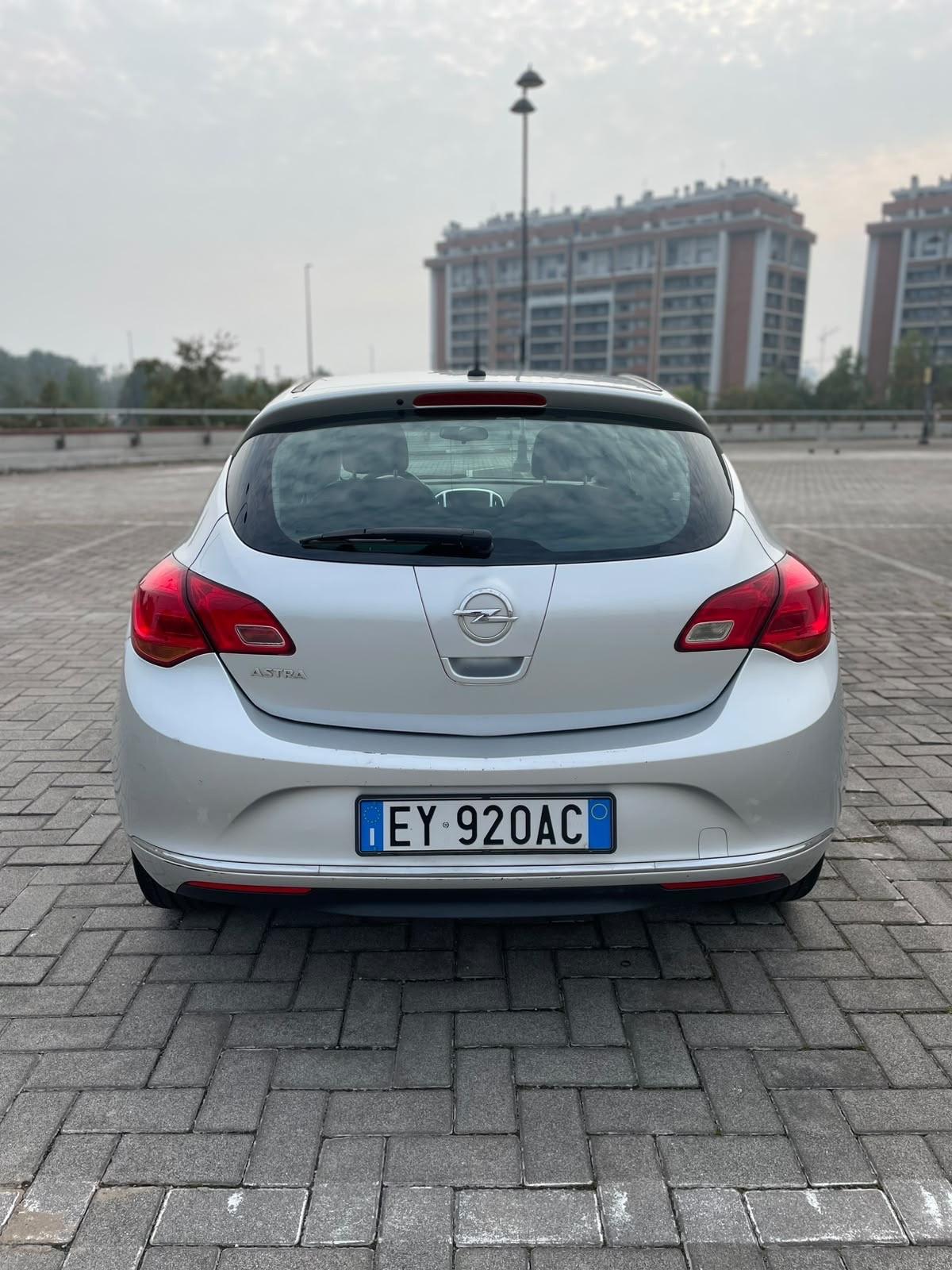 Opel Astra 1.4 100CV 5 porte Cosmo