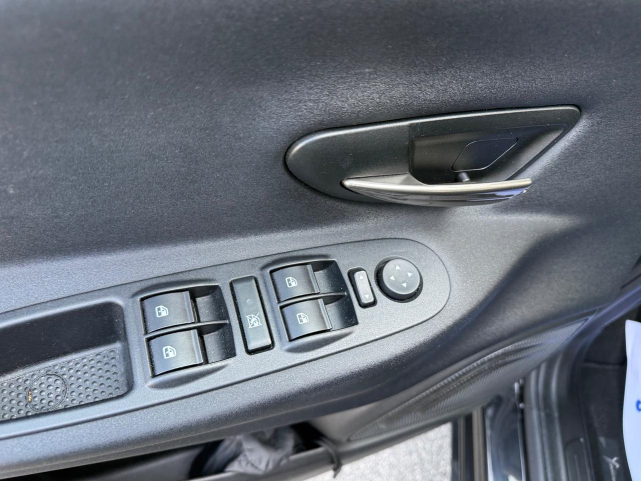 Lancia Ypsilon 1.2 69 CV 5 porte GPL Ecochic Black and Noir