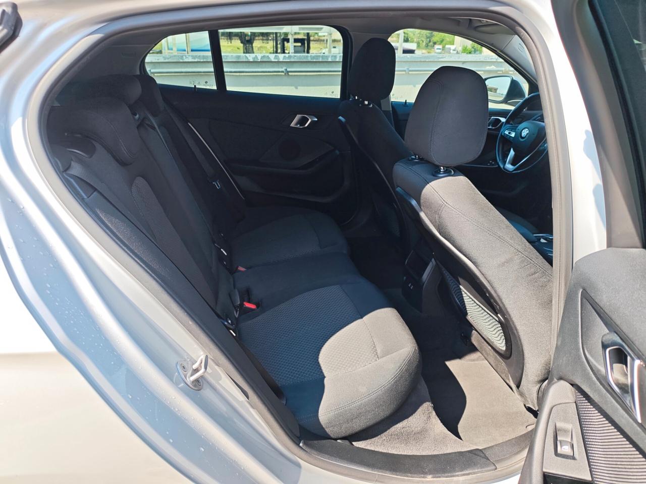 Bmw 116 116d 5p. Business Advantage