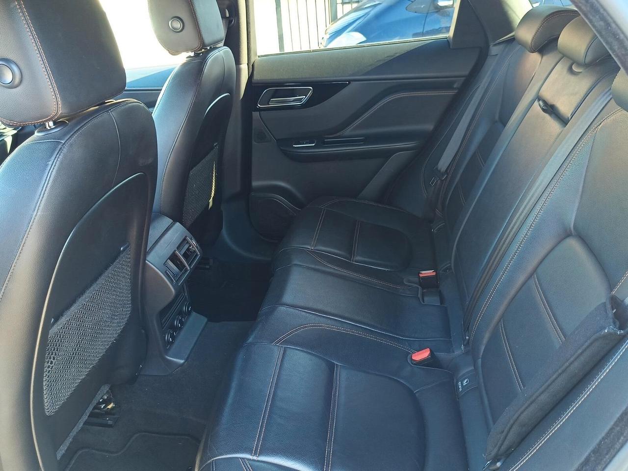 Jaguar F-Pace 2.0 D 180 CV AWD Portfolio